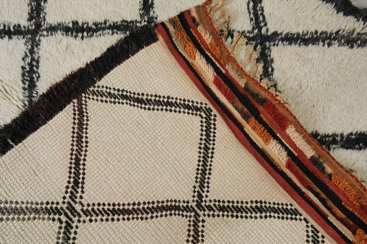Rare Shorter Beni Ouarain Berber Carpet In Excellent Condition In Milan, IT
